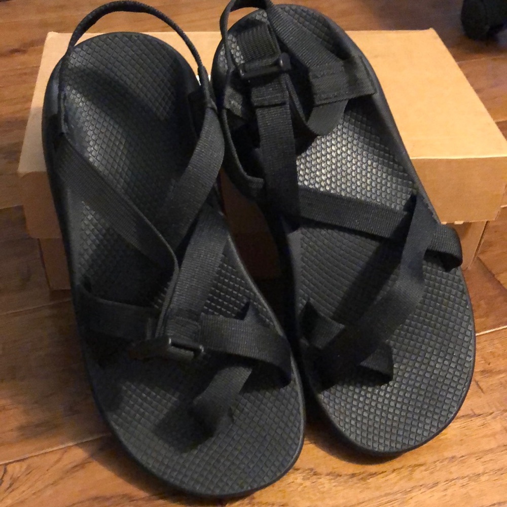 New in box Chaco z/2 unaweep wide sandals